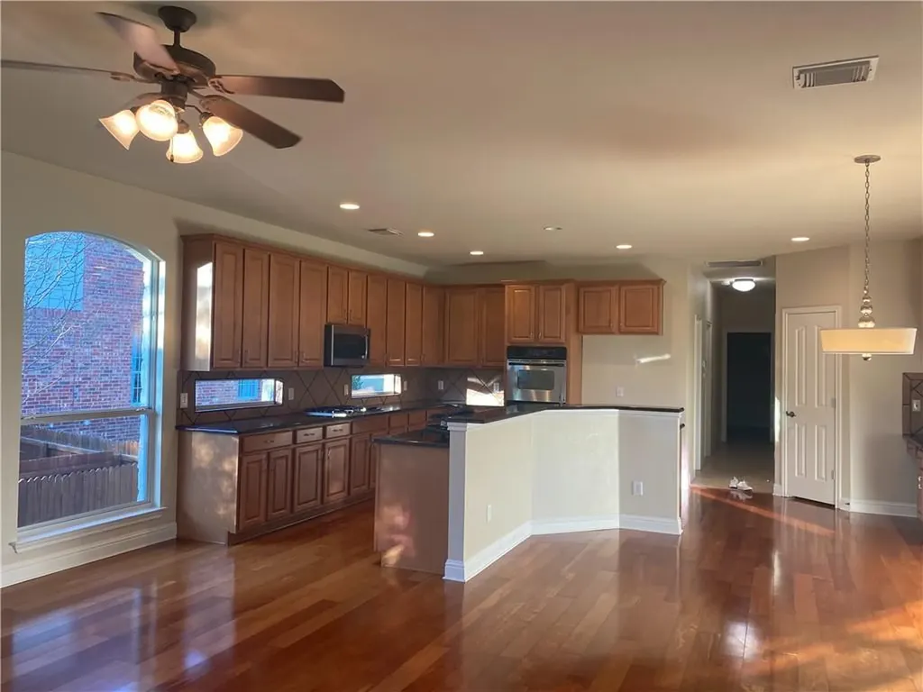 1813 Val Verde Austin TX 78732