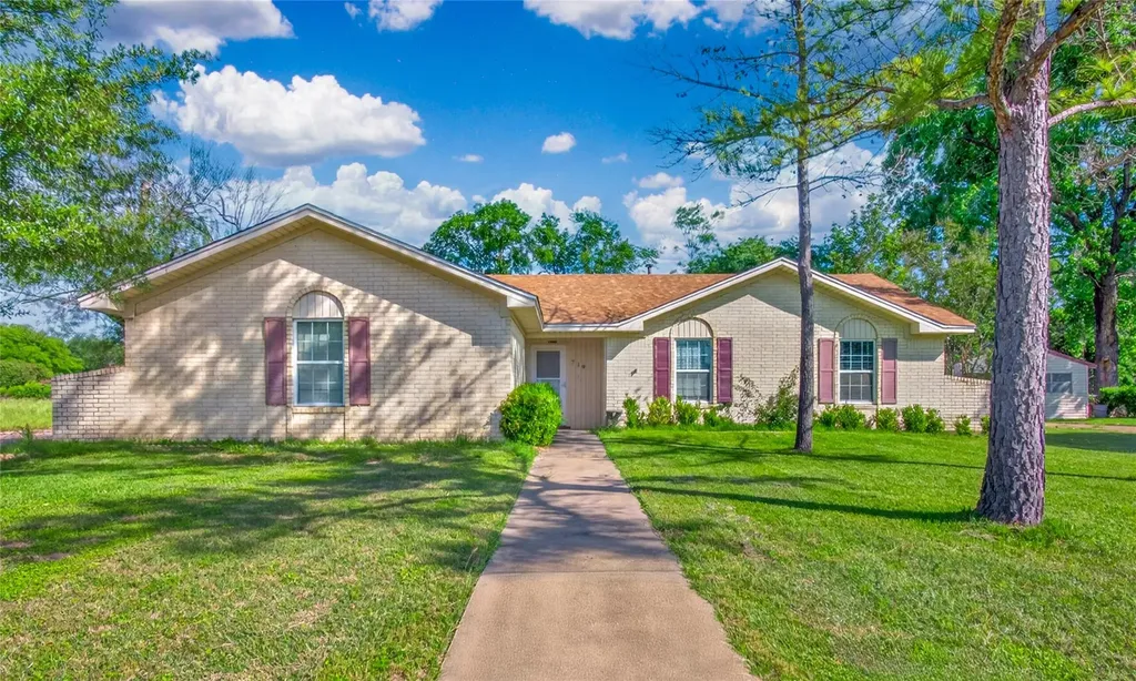 719 W Karnes Drive Robinson TX 76706