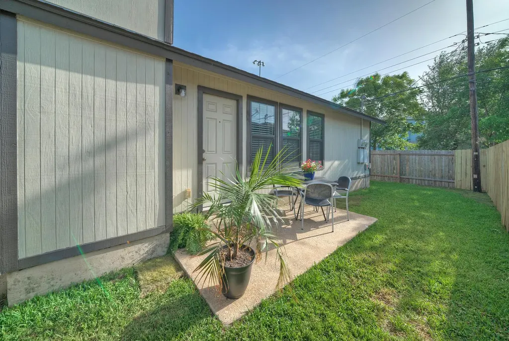 1004/1006 Hyridge Street Round Rock TX 78664