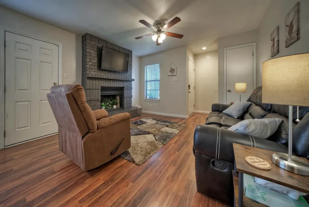 1004/1006 Hyridge Street Round Rock TX 78664