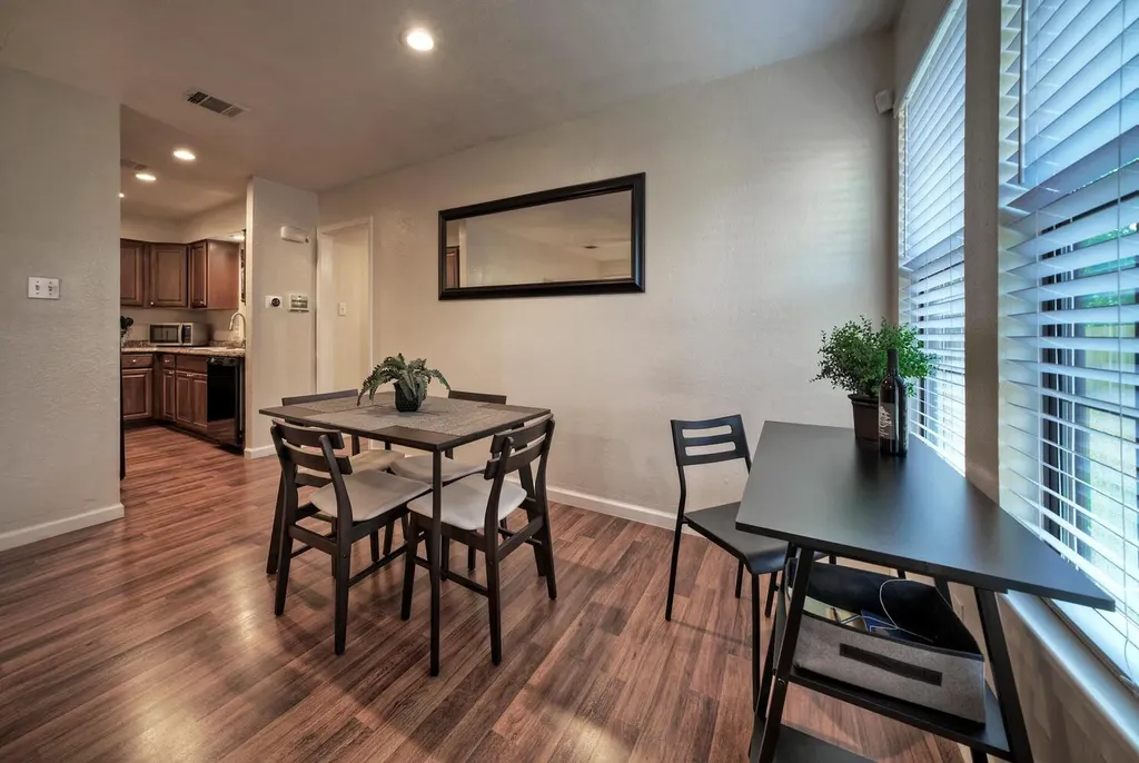 1004/1006 Hyridge Street Round Rock TX 78664