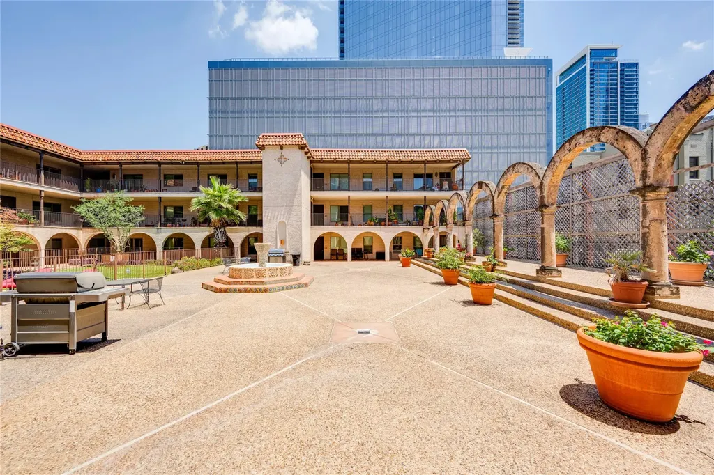 505 W 7th Street Austin TX 78701