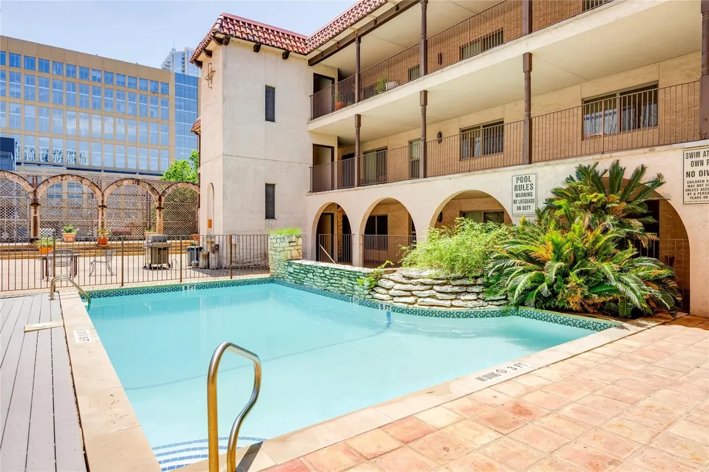 505 W 7th Street Austin TX 78701