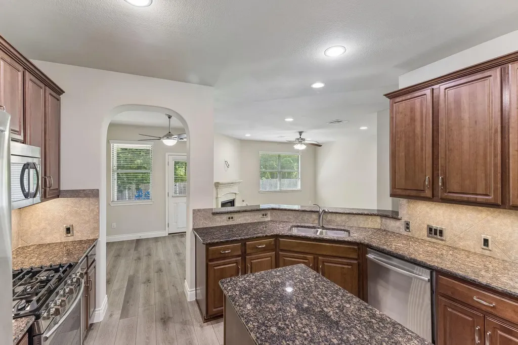 1049 Sussex Way Round Rock TX 78665