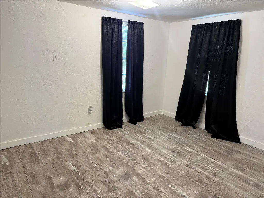 909 E Market Street Lockhart TX 78644