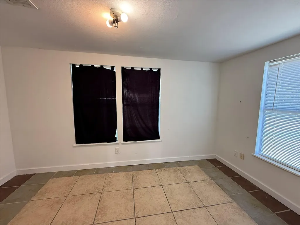 909 E Market Street Lockhart TX 78644