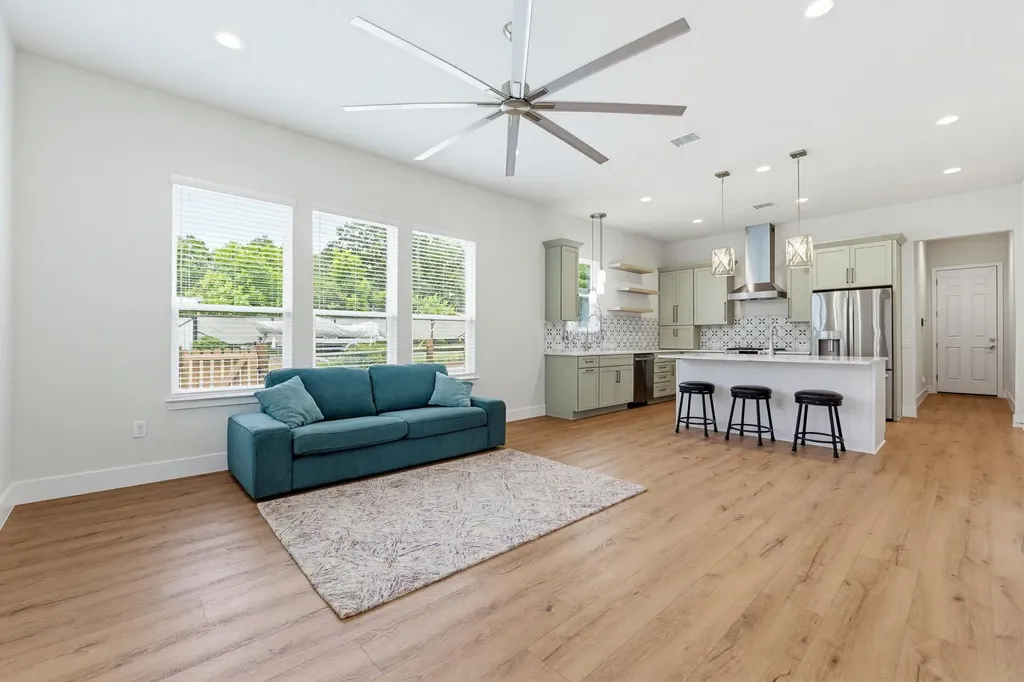 602 N Shorewood Drive Granite Shoals TX 78654