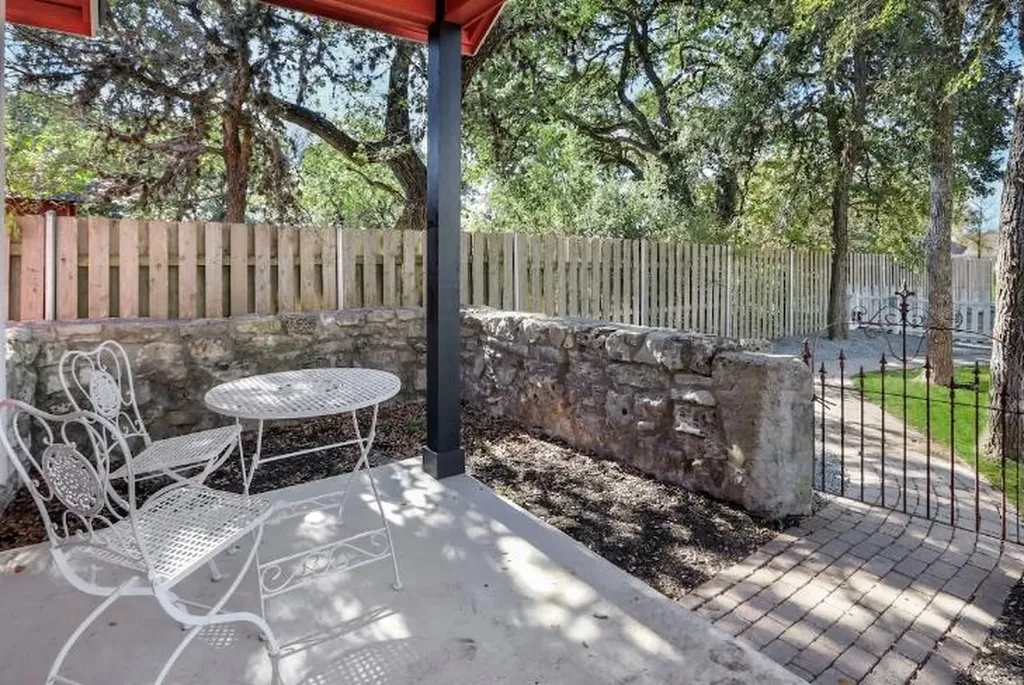 241 Haydon Street Dripping Springs TX 78620