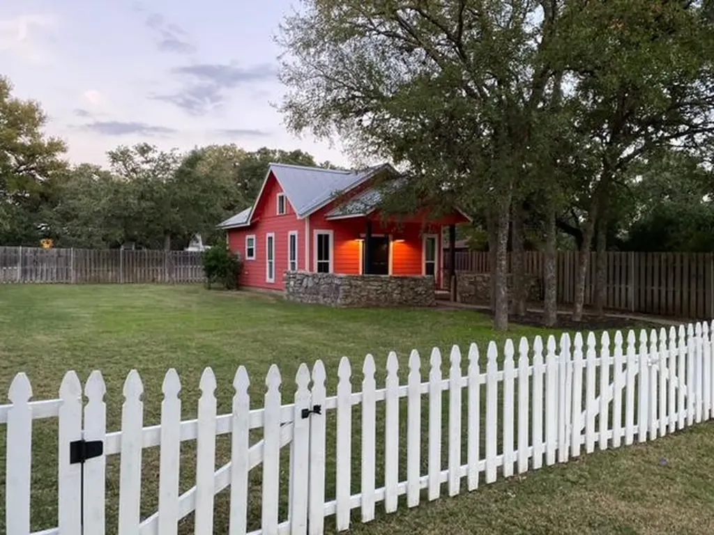 241 Haydon Street Dripping Springs TX 78620