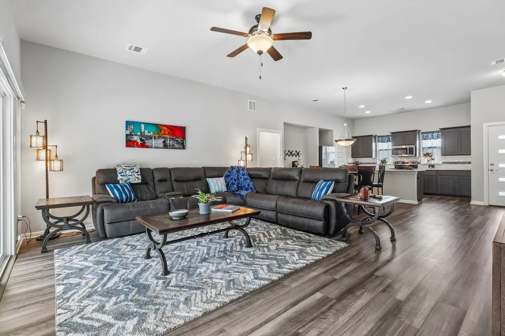 2701 Warren Cove Lago Vista TX 78645
