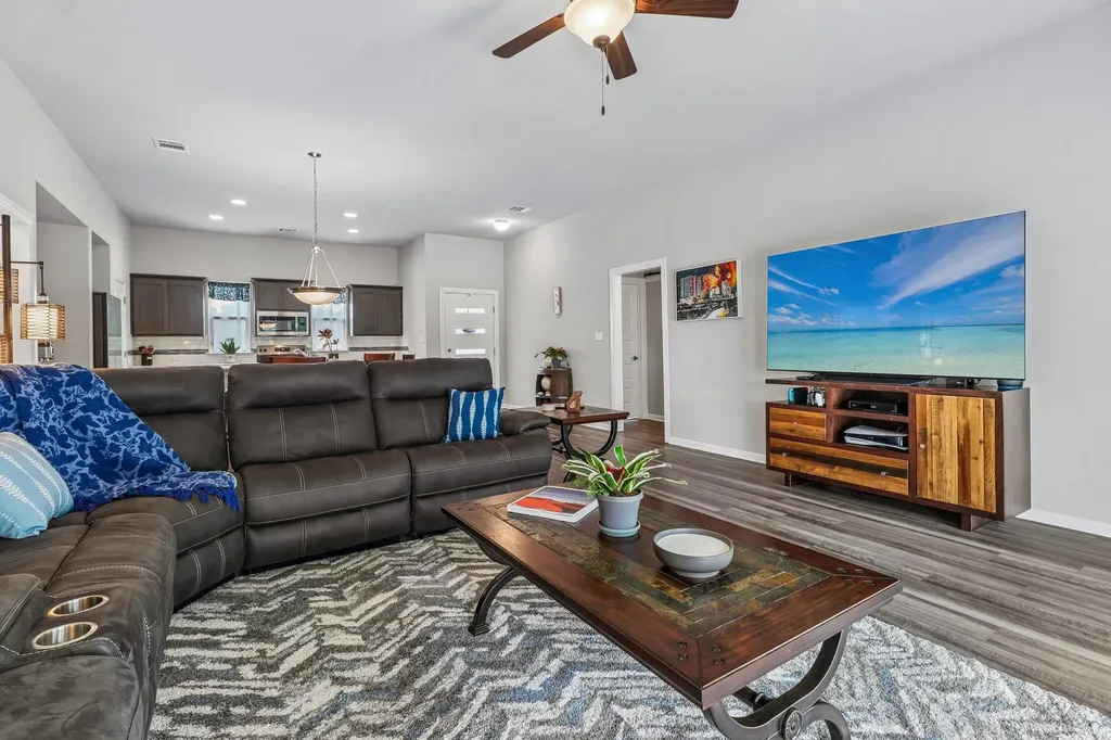 2701 Warren Cove Lago Vista TX 78645