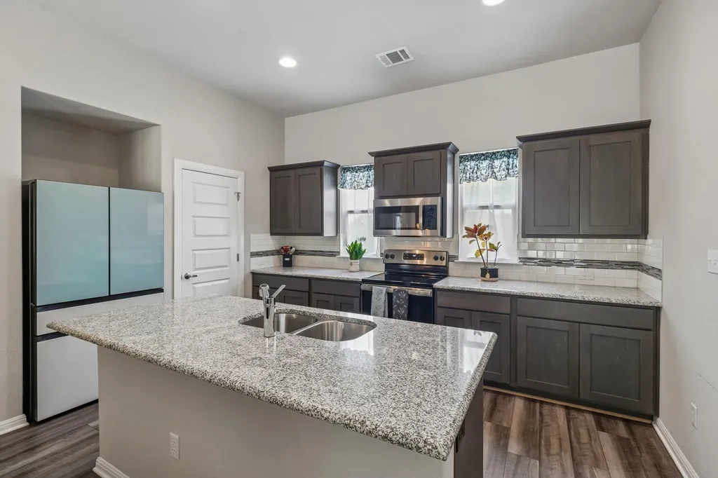 2701 Warren Cove Lago Vista TX 78645