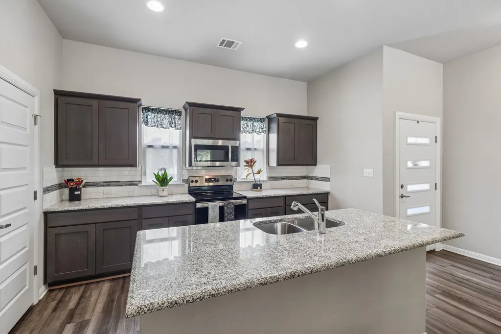 2701 Warren Cove Lago Vista TX 78645