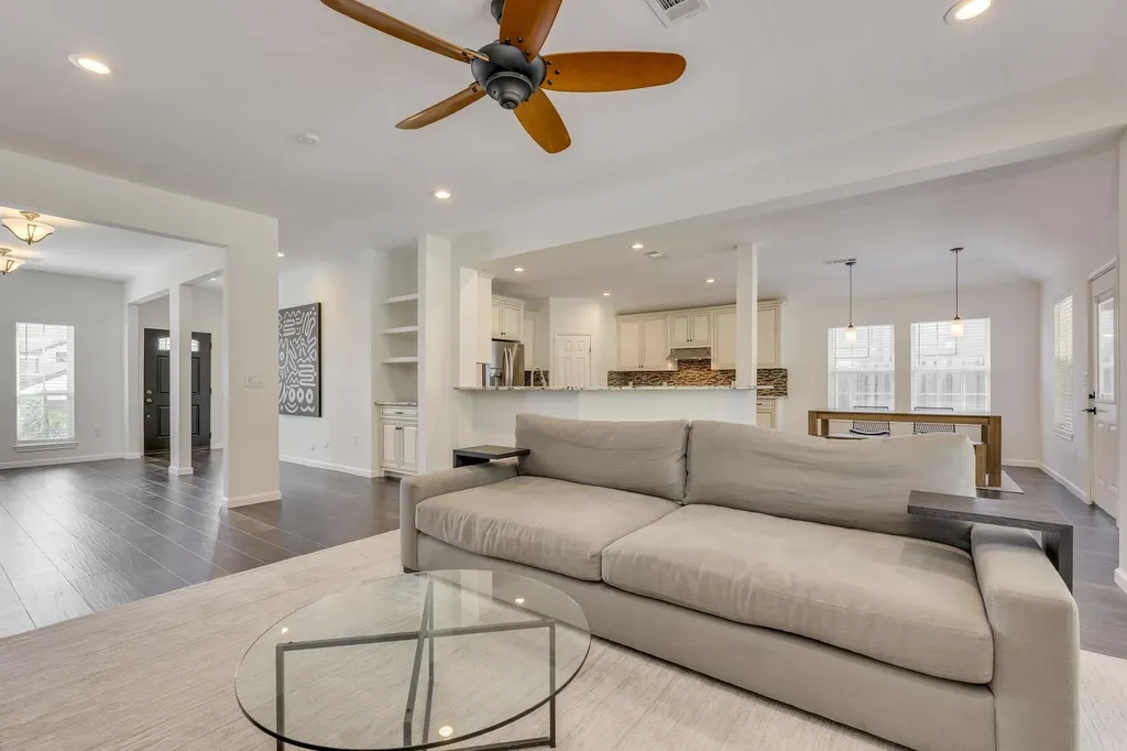210 S Meadowlark Street Lakeway TX 78734