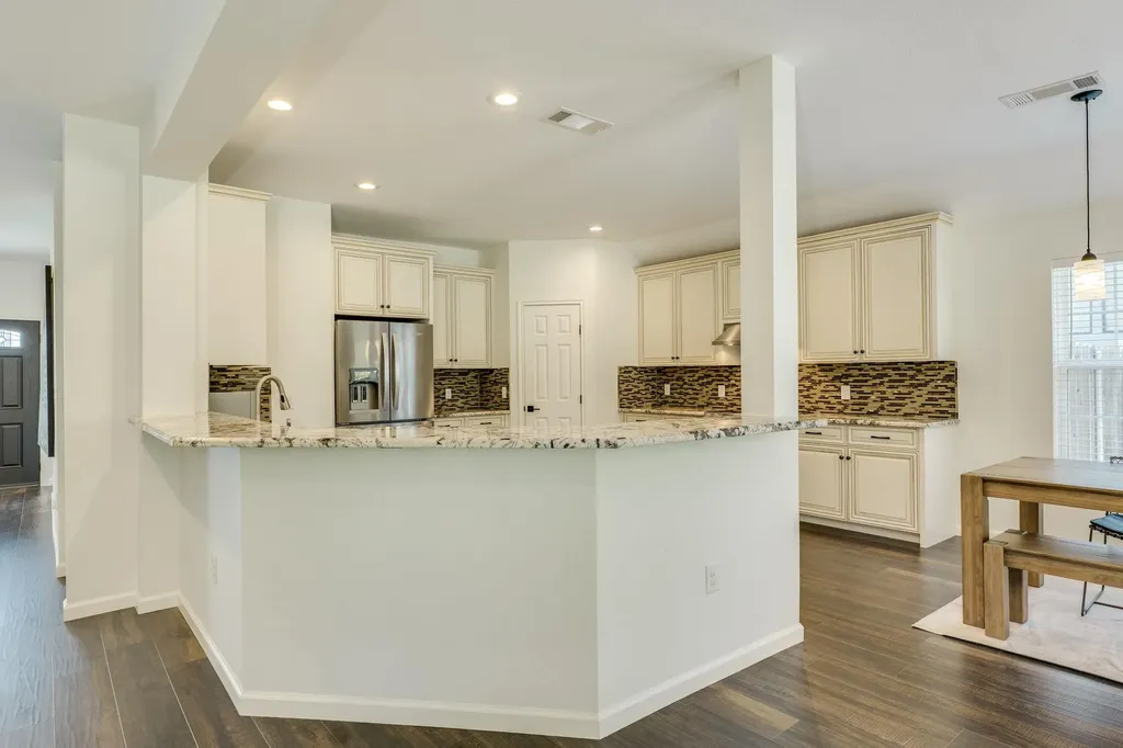 210 S Meadowlark Street Lakeway TX 78734