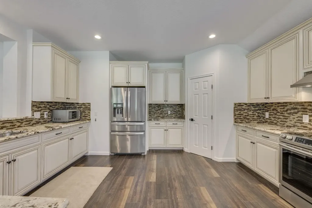 210 S Meadowlark Street Lakeway TX 78734