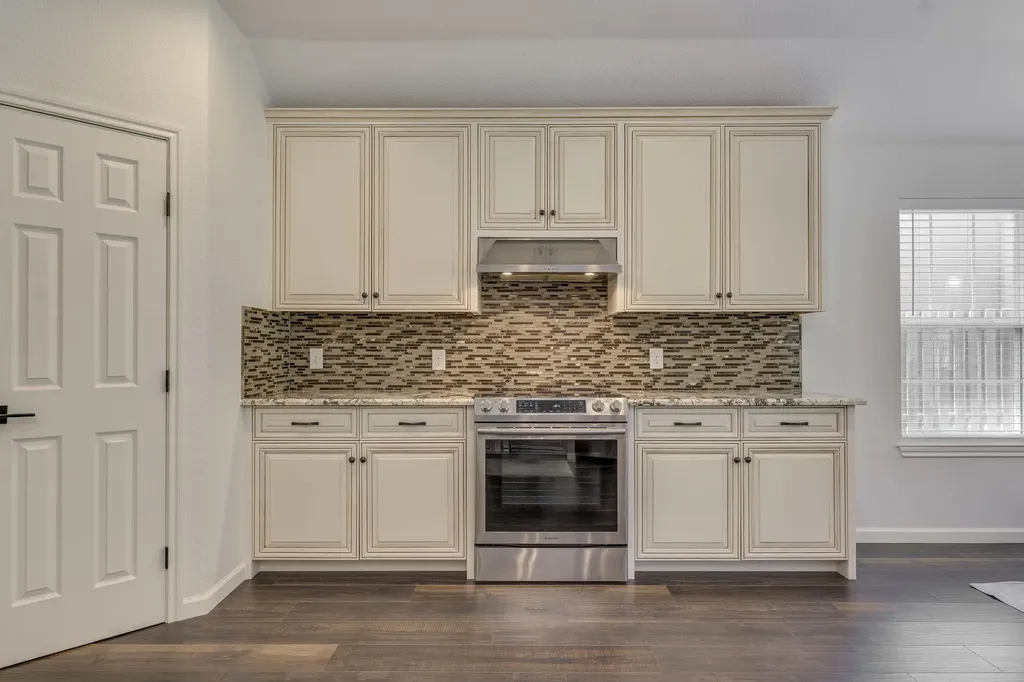 210 S Meadowlark Street Lakeway TX 78734