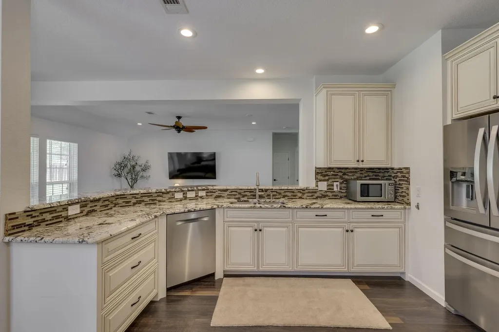 210 S Meadowlark Street Lakeway TX 78734