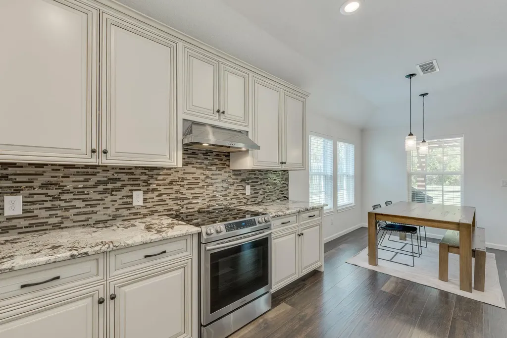210 S Meadowlark Street Lakeway TX 78734