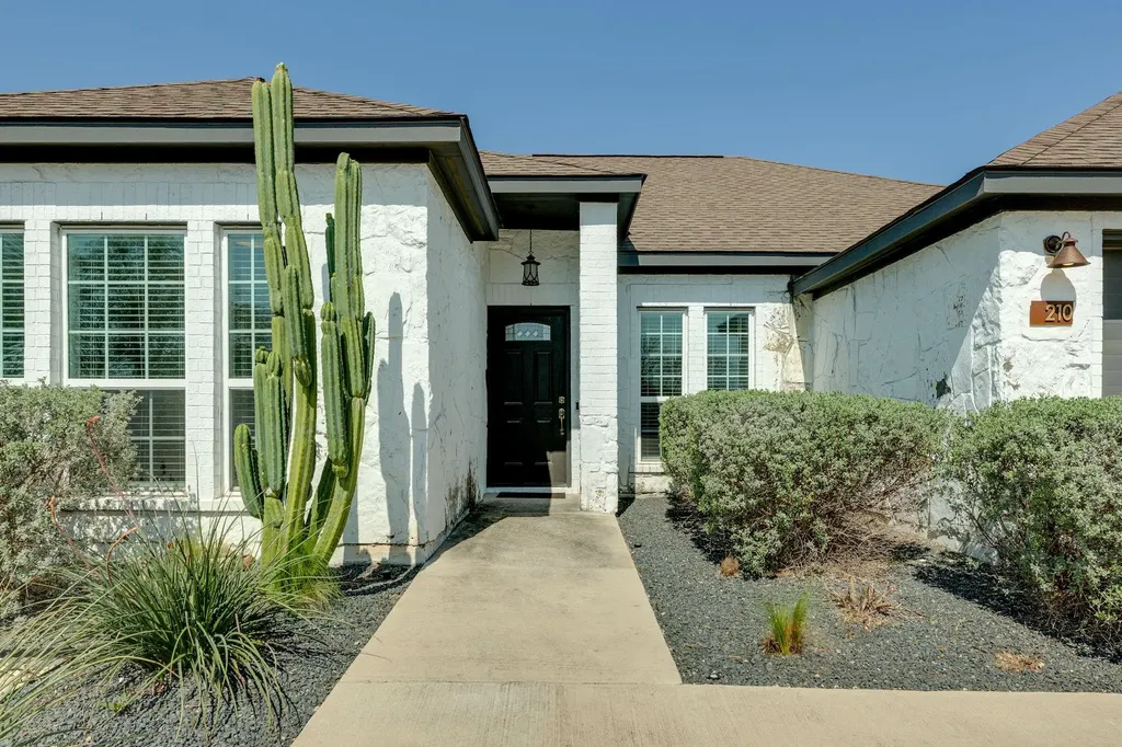 210 S Meadowlark Street Lakeway TX 78734