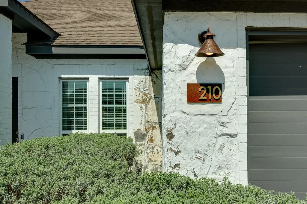 210 S Meadowlark Street Lakeway TX 78734