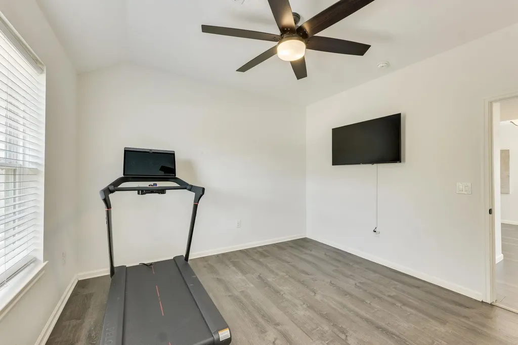210 S Meadowlark Street Lakeway TX 78734