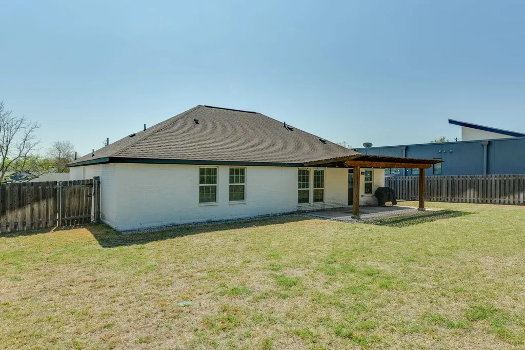 210 S Meadowlark Street Lakeway TX 78734