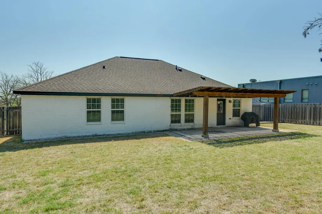 210 S Meadowlark Street Lakeway TX 78734