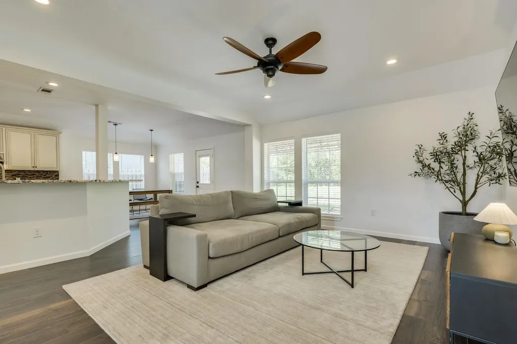 210 S Meadowlark Street Lakeway TX 78734