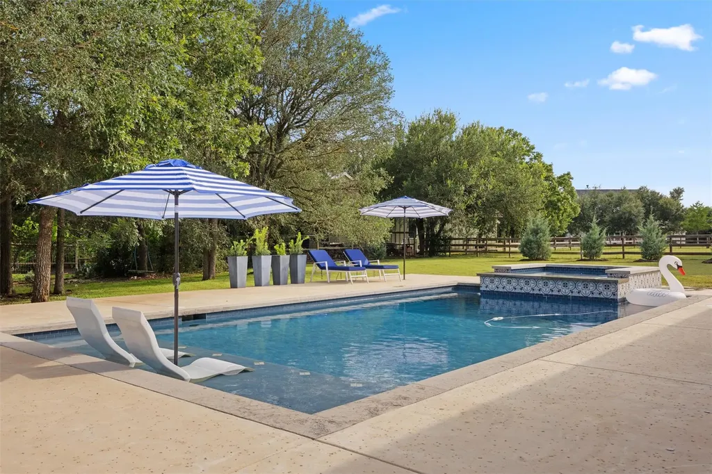 140 Vincas Shadow Court Driftwood TX 78619