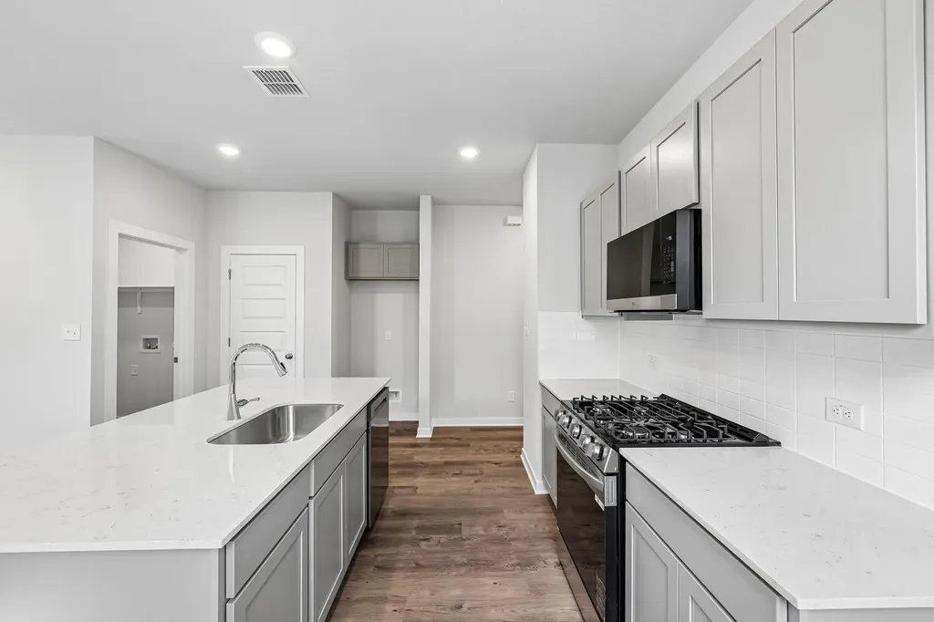 212 Bendecido Loop Elgin TX 78621