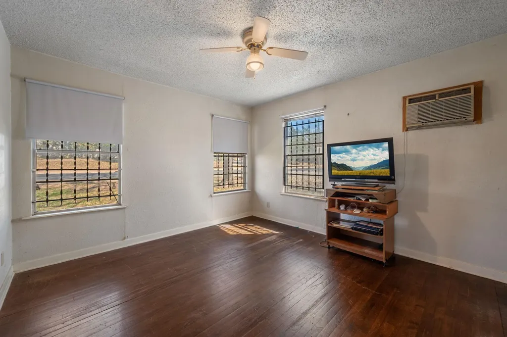 2000 Cedar Avenue Austin TX 78722