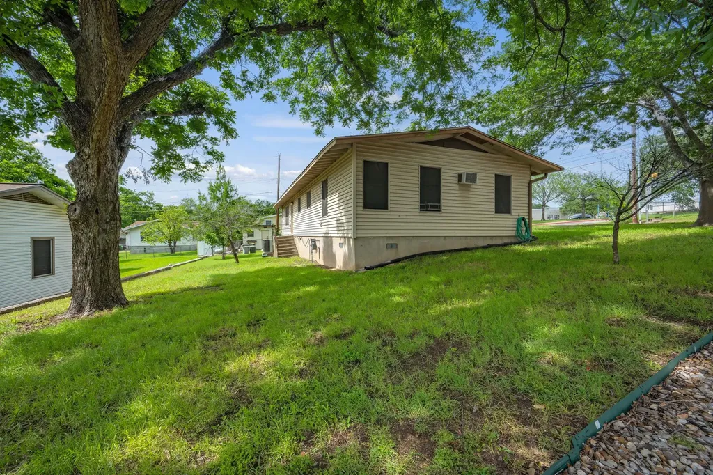 2000 Cedar Avenue Austin TX 78722