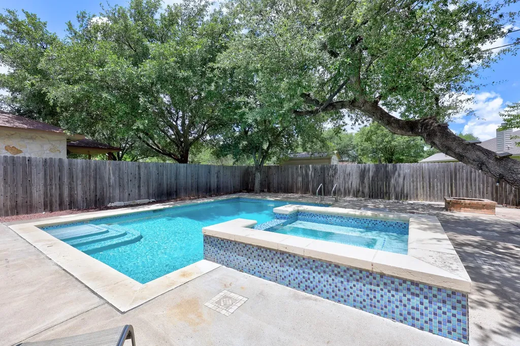 1307 Chardonnay Crossing Leander TX 78641