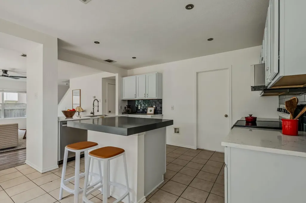 1408 Water Spaniel Way Round Rock TX 78664