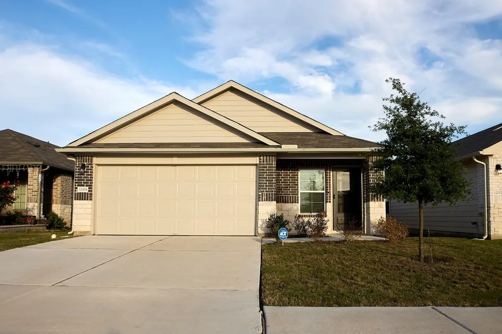 12008 Roving Pass Elgin TX 78621