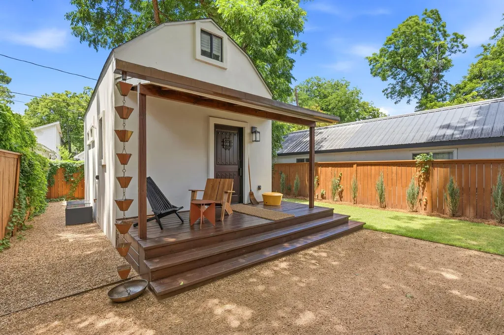 2519 E 4th Street Austin TX 78702