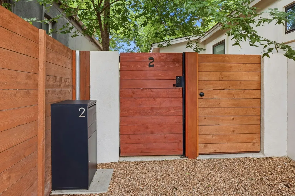 2519 E 4th Street Austin TX 78702