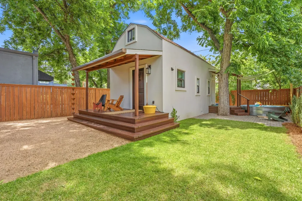2519 E 4th Street Austin TX 78702