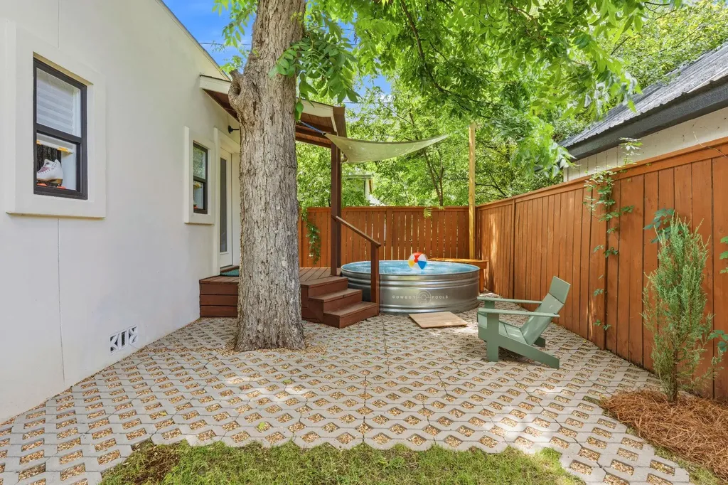 2519 E 4th Street Austin TX 78702
