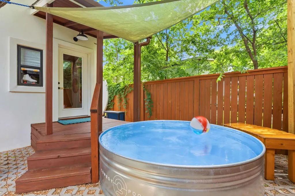 2519 E 4th Street Austin TX 78702