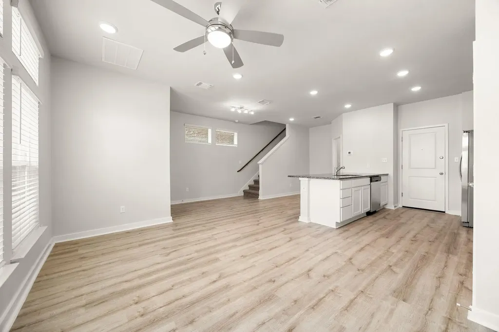 605 W South St Street Leander TX 78641