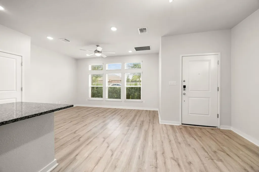 605 W South St Street Leander TX 78641