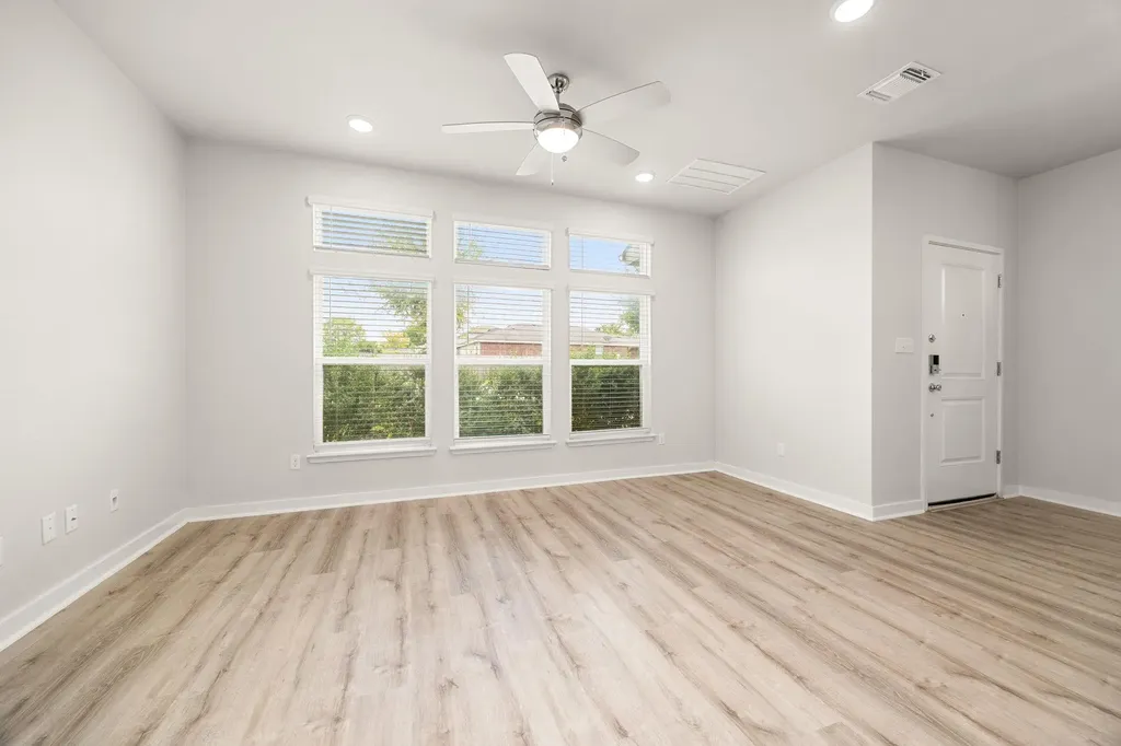 605 W South St Street Leander TX 78641