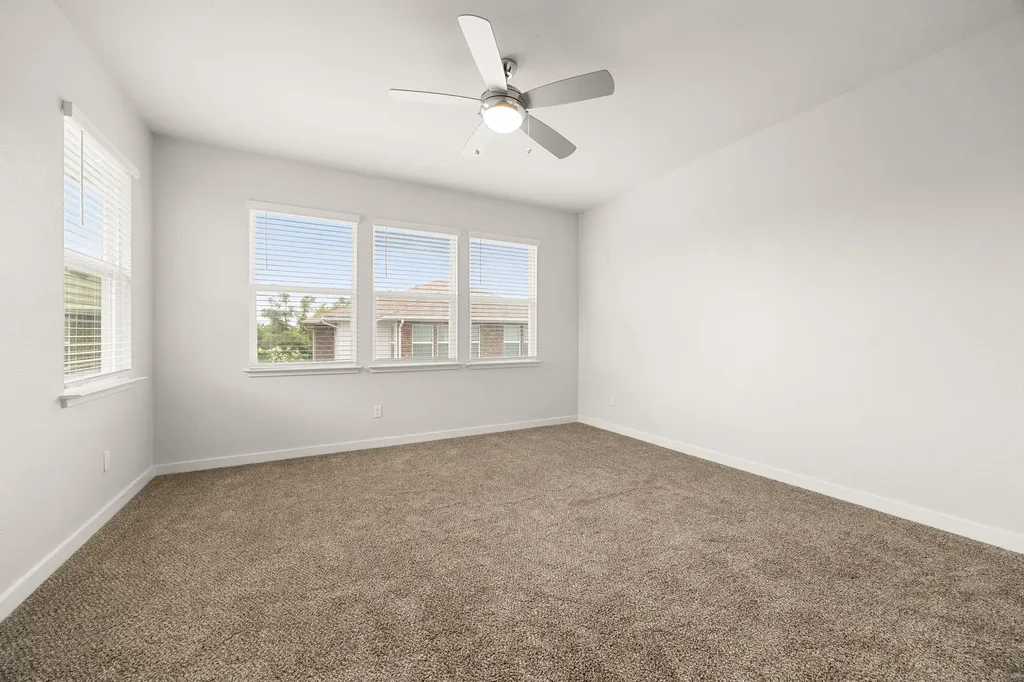 605 W South St Street Leander TX 78641