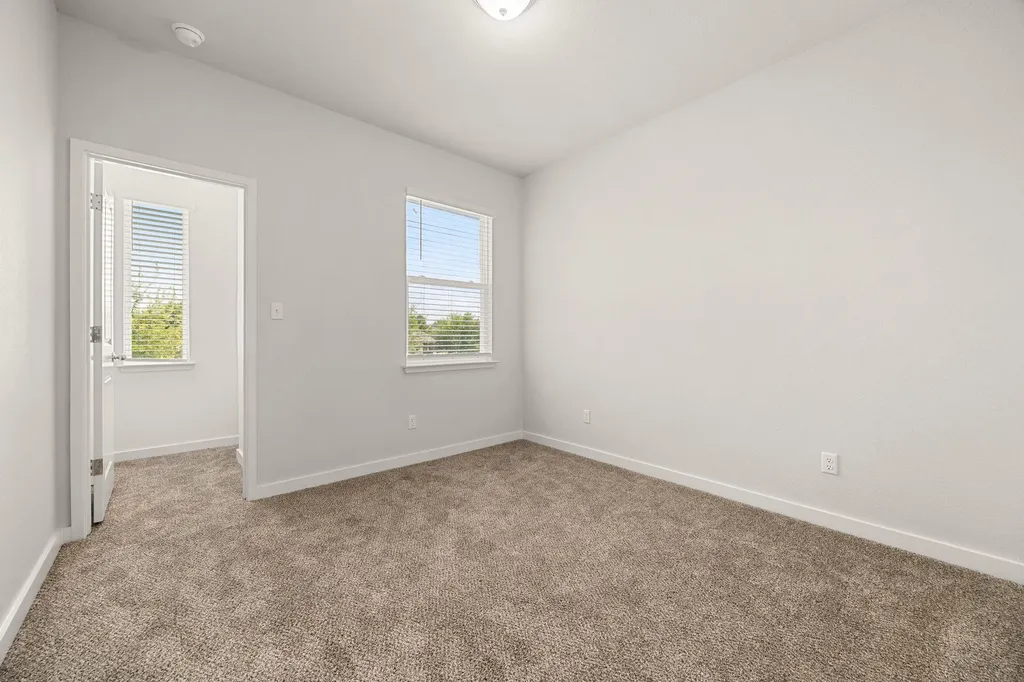 605 W South St Street Leander TX 78641