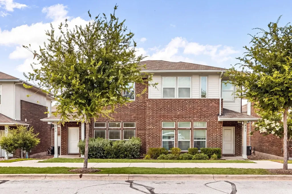 605 W South St Street Leander TX 78641