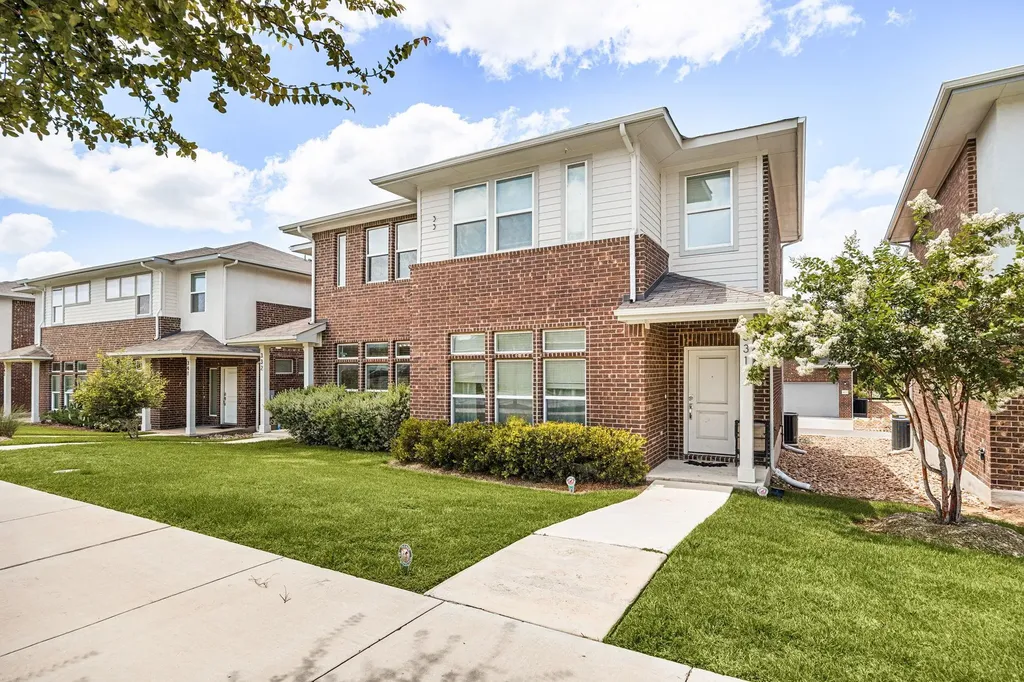 605 W South St Street Leander TX 78641