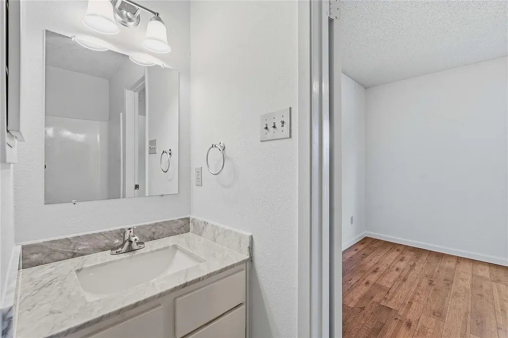 6205 Shadow Bend Austin TX 78745