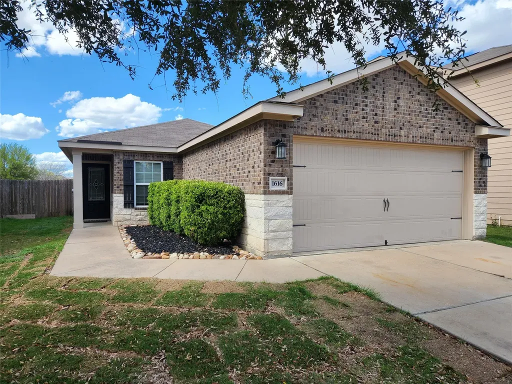 1616 Treeta Trail Kyle TX 78640